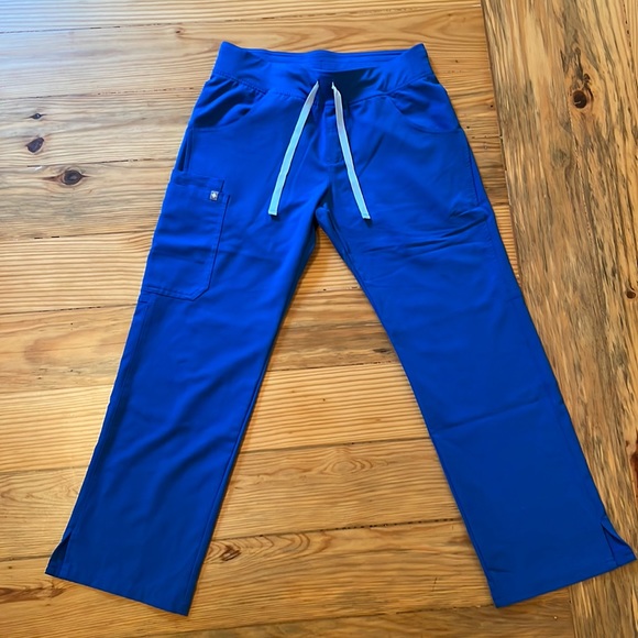 FIGS Kade Cargo Scrub Pant - Picture 1 of 5